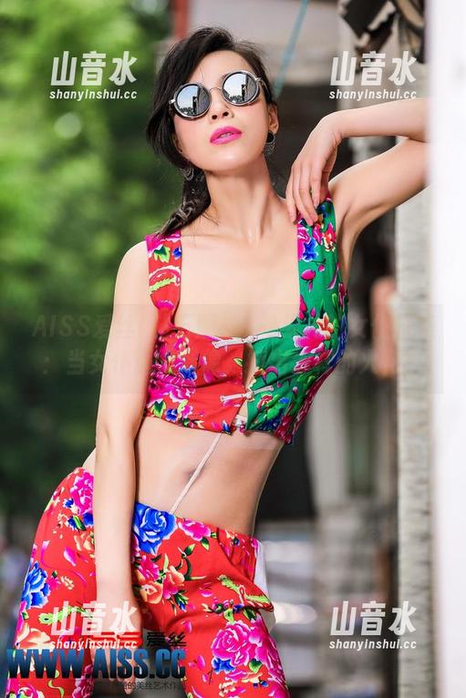 AISS爱丝(钻石版) - 松果儿的女仆图集：当女仆遇上偶像，擦出怎样的火花？