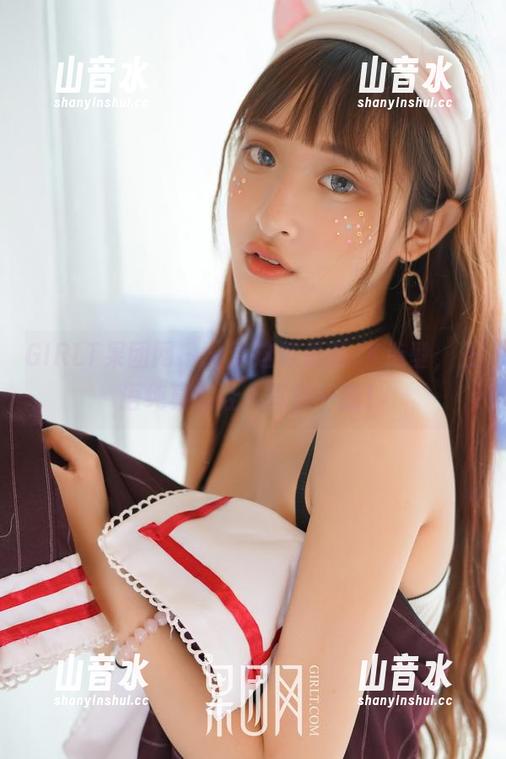 GIRLT果团网 - 分享这款最新JK造型，王语纯真的让人耳目一新！