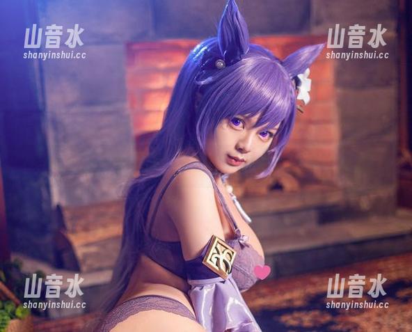 Hachi小芭的职业装写真，真有种想跳槽的冲动！