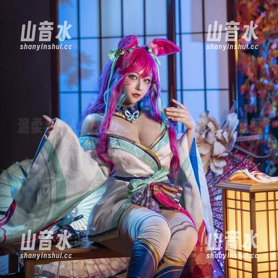 温柔与KANEKO_咔喵的cos冒险，套图里流淌着忽隐忽现的趣味