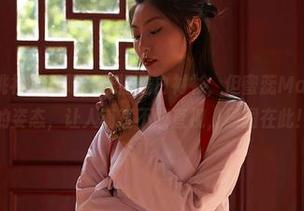 MiiTao蜜桃社 – 好吧，依旧是白衬衫，但蜜蕊Mary用它摆出的姿态，让人简直不敢直视，原图在此！