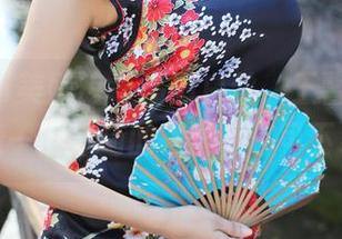 MyGirl美媛馆 – 高清白丝，王馨瑶yanni挂着一丝不苟的神情，你可下载吗？