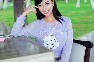 TuiGirl推女郎 – 王馨瑶的天台，随意一坐，也是壁纸了不起的风景。