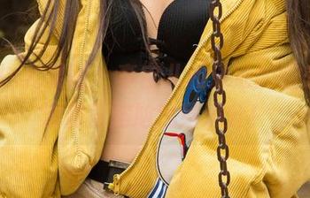 UGirls尤果网 – 李宝儿和泳池的暗恋，这波甜蜜尴尬我给满分！