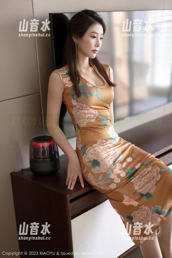 XIAOYU语画界-李丽莎 XIAOYU语画界 - 连衣裙的战斗:李丽莎图包里藏了什么心思?