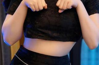 Xiuren秀人网 – 私房泳池里的江真真，光影、波光、倒影交织的日常，没说完的事情满是期待。