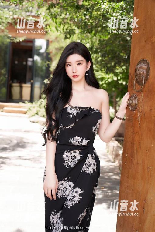 Xiuren秀人网 - 白兔西希的白色写真-日常暴露的姐妹情感