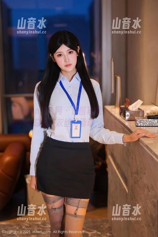 Xiuren秀人网 - 原图再现！白白Alina的快乐总是在灰丝间滑动，没法不赞叹！