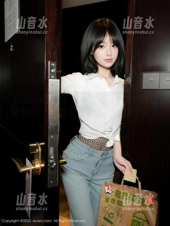 Xiuren秀人网 - 萌琪琪Irene与她的定制女仆——你曾想过会有这样的化学反应吗？
