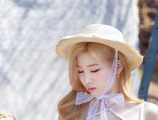 Yebin(전예빈)兔女郎：原图里的童话与现实的低语