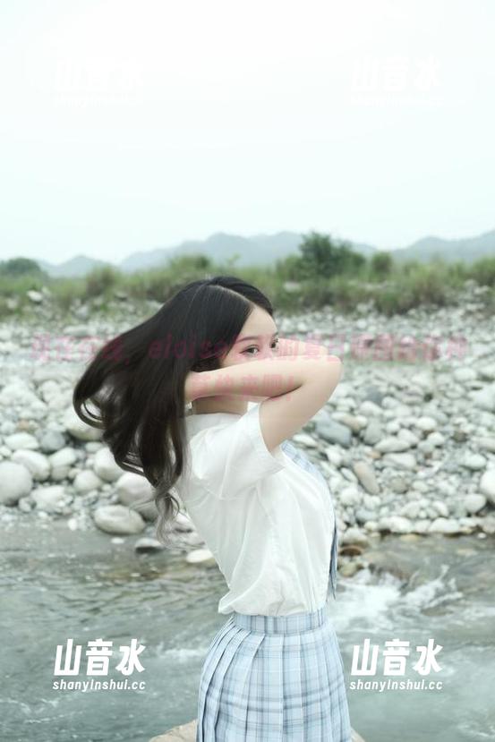 现在在线，eloise软软的夏日原图给你种草快来吧！