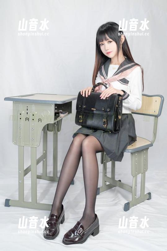 miko酱ww分享的这本吊带写真集，细节满分，尽显小心机！