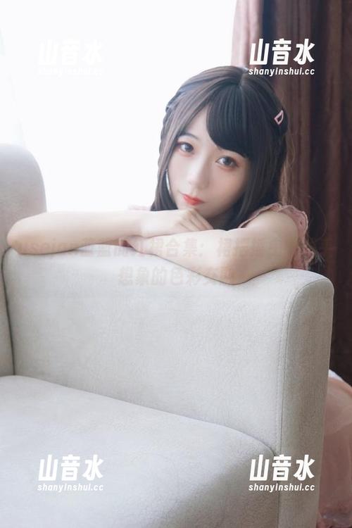usejan蓝蓝的红裙合集：裙摆摇曳，超乎想象的色彩交融