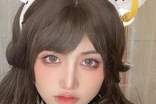 一笑芳香沁与她的皮衣写真，有木有壁纸一族要疯狂点赞？
