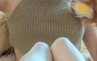 让我们来点反差，七月喵子的定制图集里，天使和恶魔还真甜蜜。