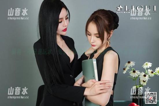 丽柜 - 不只是玩水，兔子在泳池里的高清瞬间，直接下载就好