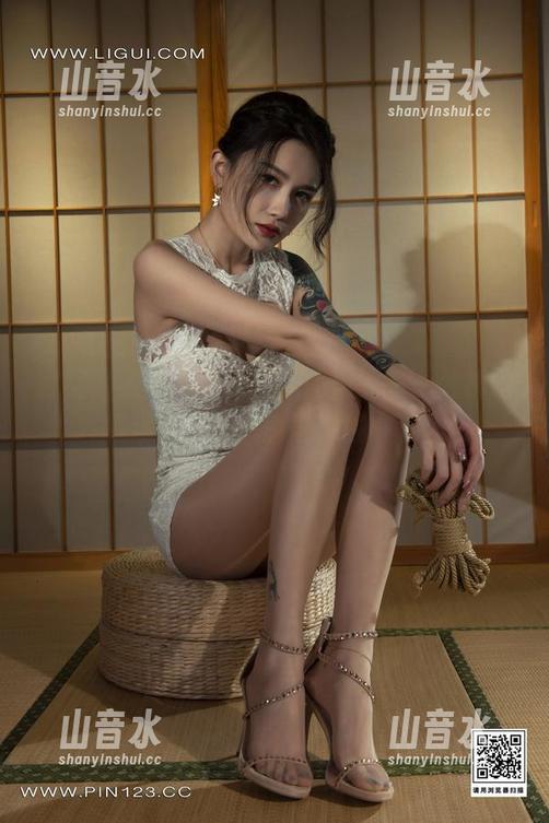 丽柜-悠悠 丽柜 - 悠悠的网袜,原图里的每一处都值得停驻,真想偷偷借鉴一波。