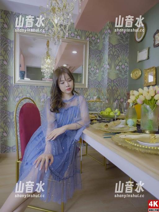 丽柜 - 定制作品：王欣竹在瑜伽垫上وف，这时候想到了一种“想跟她一起练”的冲动，心理很复杂。