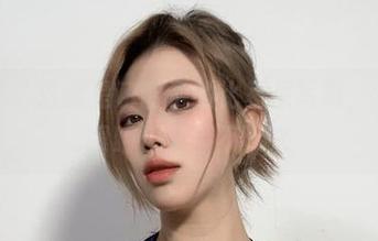 微密圈 – 这就是乙醇子的比基尼写真，有点辣眼睛但又停不下来
