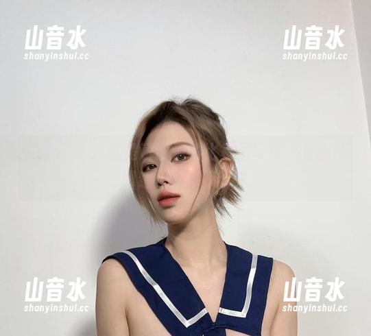 微密圈 - 这就是乙醇子的比基尼写真，有点辣眼睛但又停不下来