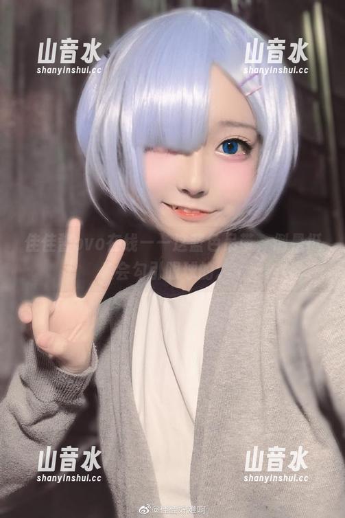 佳佳酱ovo 佳佳酱ovo在线——这蓝色吊带,倒是挺会勾引眼球的。