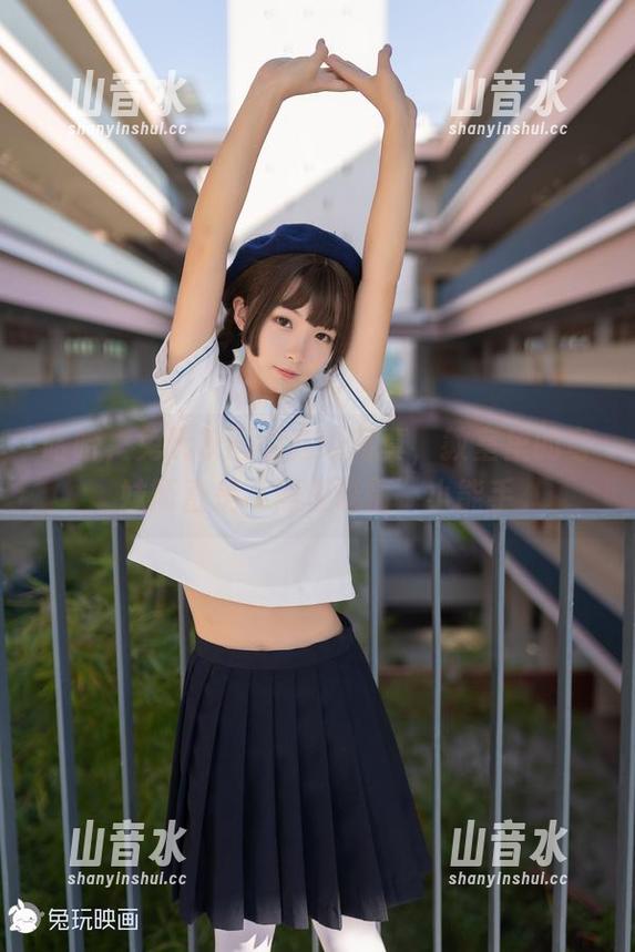 哈哈，兔玩映画的在线写真，教室里的穹妹简直是“黑板谈情”小能手