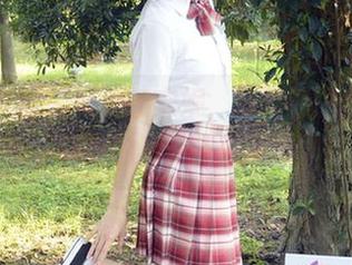 初夏女神 – 夏天的安妮，拿着原图文艺复兴，村里的鬼脸节就靠她了！