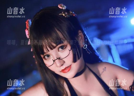 啧啧，夏鸽鸽不想起床的定制图集？这温泉假日看得我真想立刻冲去度假！