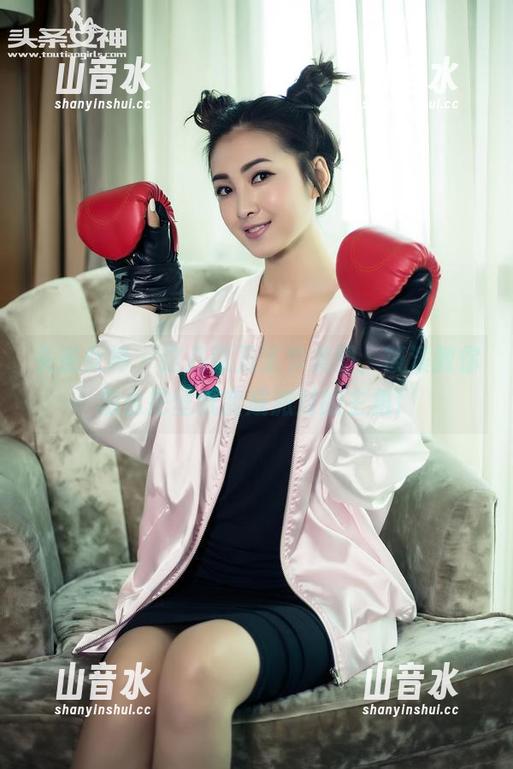 头条女神-筱溪 头条女神 - 这几张万圣节美图,筱溪教你怎么把壁纸变成派对的主角!