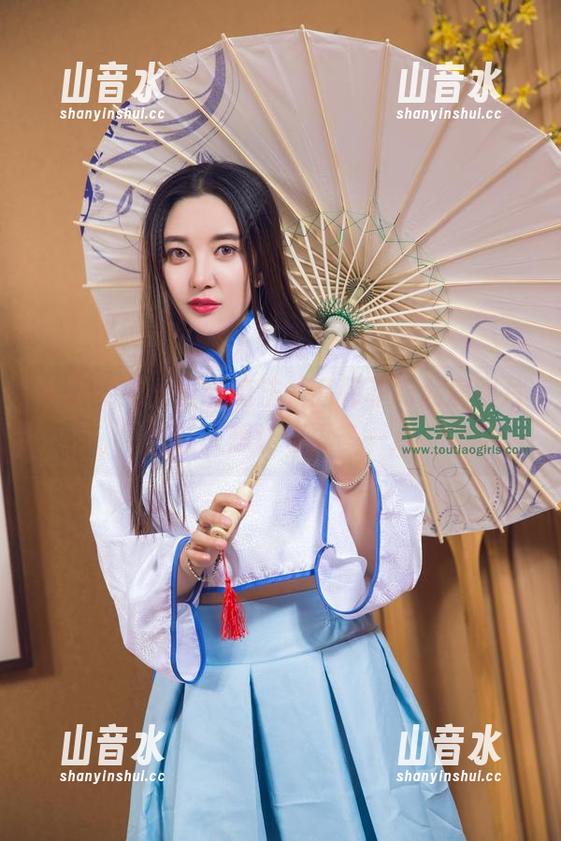 头条女神 - 圣诞魔法，高韩菲的私房图片，让人想让它再多一点