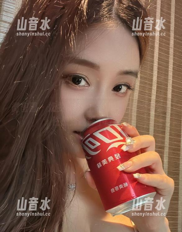 奶雯 微密圈 - 奶雯的私拍:美图里的御姐气质,性感到我都不敢再看!