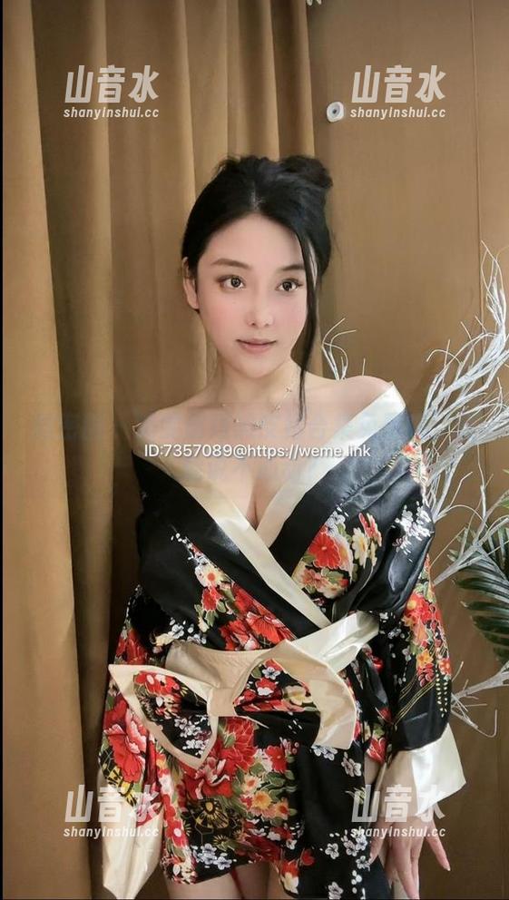 微密圈 - 奶雯超短黑皮裙合集免费啦，谁能说不心动？