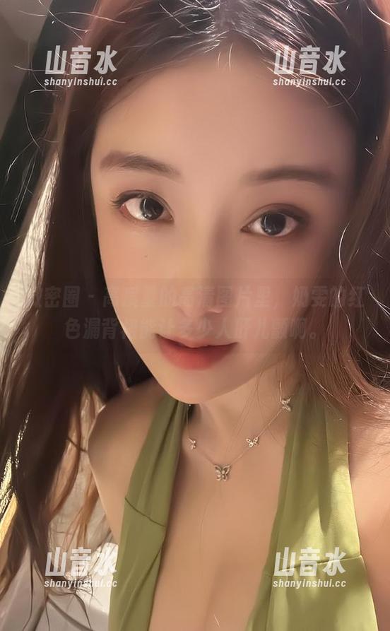 奶雯 微密圈 - 高质量的高清图片里,奶雯的红色漏背裙能让多少人肝儿颤啊。