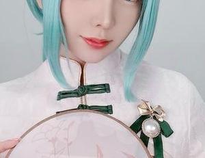 宝藏妍子坚不可摧再现圣诞节：在线写真带你一探究竟