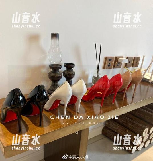 微密圈 - 独享宸大小姐的美脚，免费原图大赏，好像瞥了一眼云端的盛景呢。