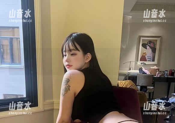 微密圈 - 最新的小u优优子作品集：豹纹车内，让人忍不住开车游街！