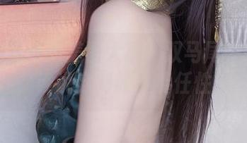 小小奶瓶儿的美图大展：双马尾在课堂上，谁说穿制服不能任性？