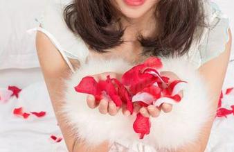 尤果网 – 张馥棋的白色写真，简约，但我好像又看到了她的不简约。