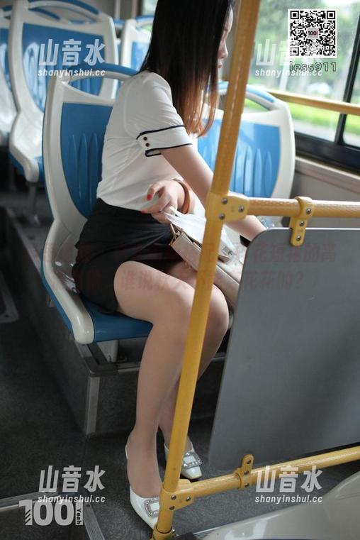 异思趣向-小六 异思趣向 - 小六的新搭配:碎花短裙的高清图册,谁说秋天不能穿花花的?