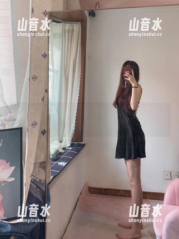 提袜少女 微密圈 - 微信朋友圈系列:提袜少女的定制写真,目的不明啊。