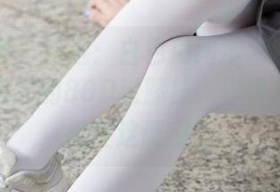 森萝财团 – 精选：白色房间湿漉漉的气息，卉子搭配的80D过膝袜，你确定能抵挡得住这诱惑？