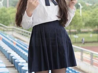 森萝财团 – 一组小满的少女套图，点击下载前请三思。