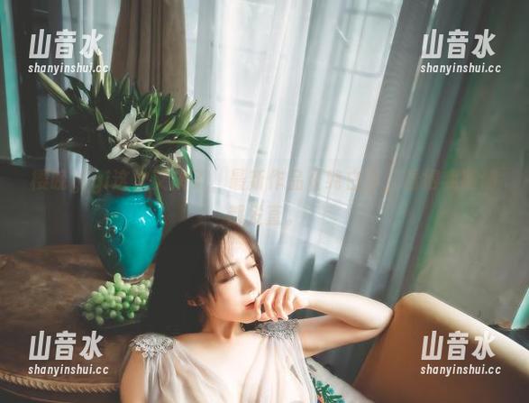 樱晚gigi 樱晚gigi这次又来了,最新作品《纯白》,看得我眼睛都发直。