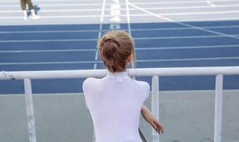 爱丝 – 小茹的短裤高清合集，真是时髦得不行，真想问她这条是哪里买的？