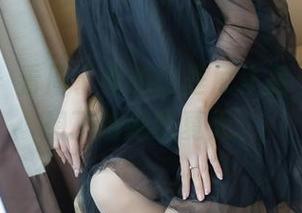 爱蜜社 – 看周于希的比基尼作品，是真心想了解她的夏天。