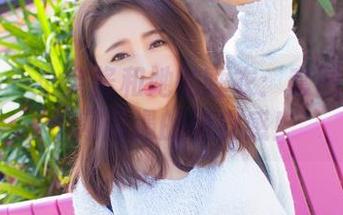 爱蜜社 – 小宝酱和她的睡衣：套图中有种不期而遇的俏皮感！