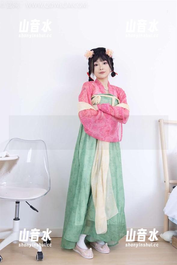 物恋传媒 - “菜菜的花嫁：谁给她的婚纱撑的如此自在？”图包尽情观看。
