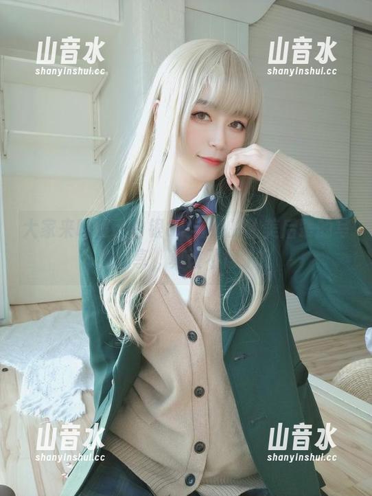 大家来瞧瞧，白银81与她的甜美后辈的写真分享，真该不得了！