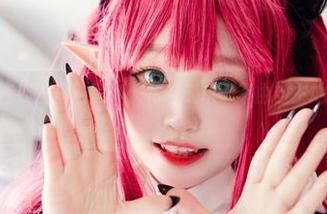 当神沢永莉在校园里拍写真，花草树木都不由自主地想打扮一番。
