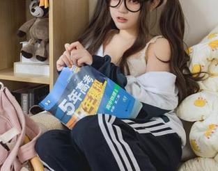 当神沢永莉变身Suiri圣诞少女，私拍合集里藏着一颗糖果的梦！